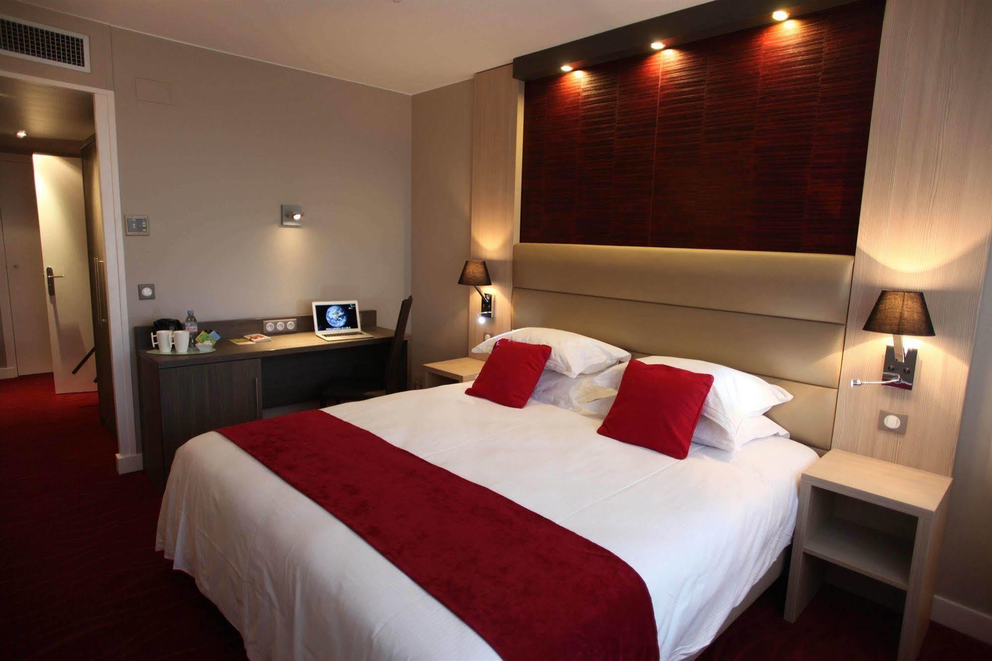 Hotel Les Trois Roses, Meylan Grenoble Ngoại thất bức ảnh